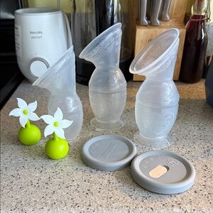 Silicone Breast Pump Set with Flower Stoppers